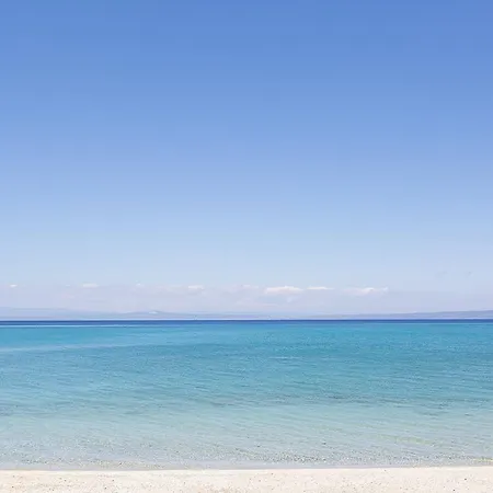 Daphne, Beachfront House Glarokavos #feelslikehome בית נופש *