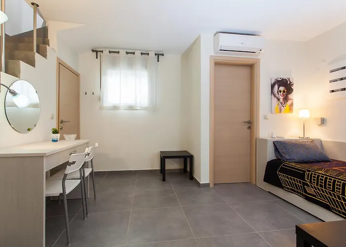 Daphne, Beachfront House Glarokavos #feelslikehome