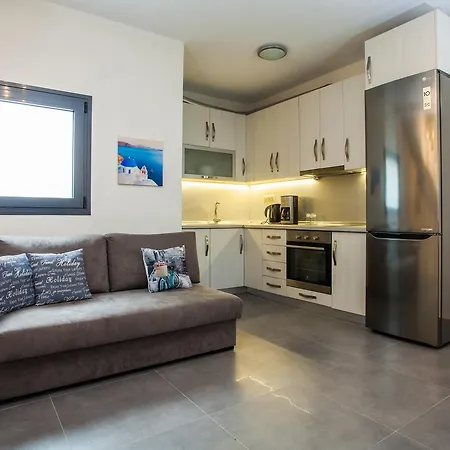 Daphne, Beachfront House Glarokavos #feelslikehome Semesterbostad *