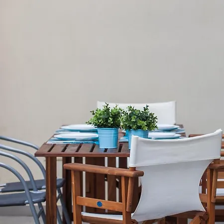 Daphne, Beachfront House Glarokavos #feelslikehome