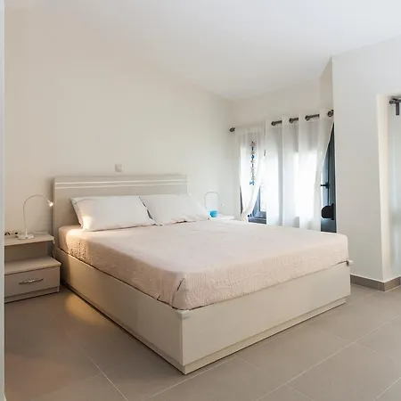 Daphne, Beachfront House Glarokavos #feelslikehome Pefkochori