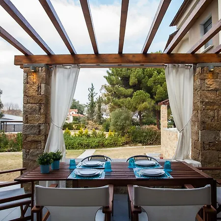 Daphne, Beachfront House Glarokavos #feelslikehome Holiday home *