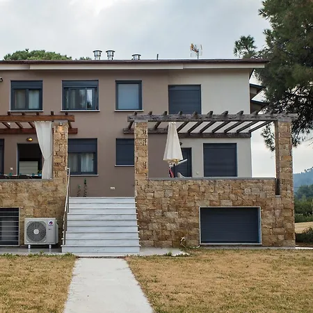 Daphne, Beachfront House Glarokavos #feelslikehome *