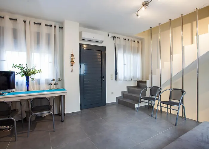 Daphne, Beachfront House Glarokavos #feelslikehome *